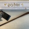 Harry Potter Bacchetta Magica Professor Filius Flitwick + Piedistallo Noble Collection