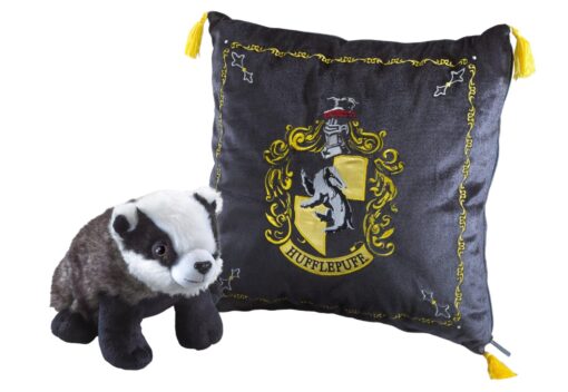 Harry Potter - Peluche E Cuscino Di Tassorosso Noble Collection