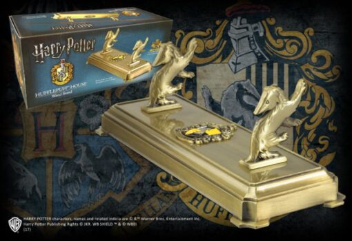 Harry Potter Porta Bacchetta Con Stemma Tassorosso 20 cm Noble Collection