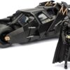 JADA TOYS Batman Batmobile Il Cavaliere Oscuro con Personaggio Die Cast 1:24