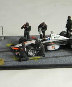 Microworld BE08 DIORAMA F.1 M.HAKKINEN'98 WINNER Modellino